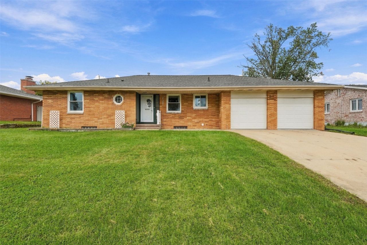 732 29th Street Ne, Cedar Rapids, IA 52402 Main Photo
