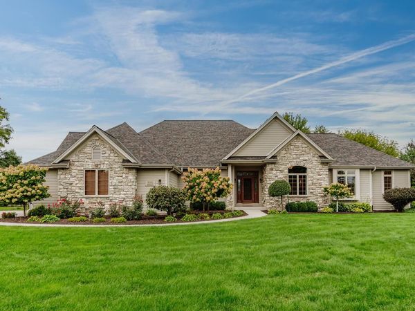W383N8625 Blue River Pass PASS, Oconomowoc, WI 53066