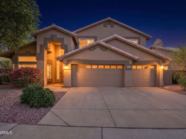 5921 W LOUISE Drive, Glendale, AZ 85310