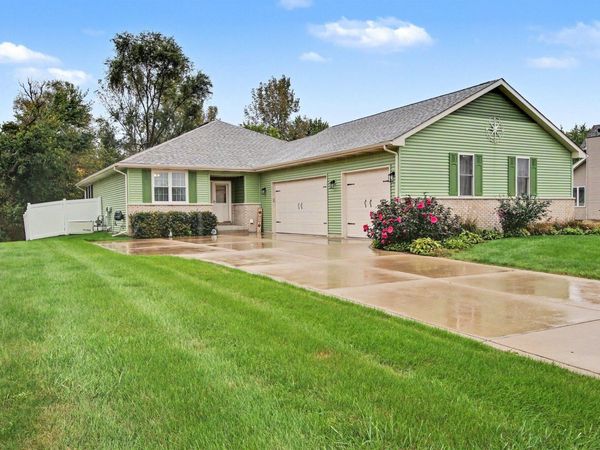 726 Cinnamon Teal Court , Hobart, IN 46342