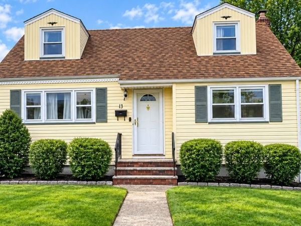 13 White Oak Dr, Lodi, NJ 07644