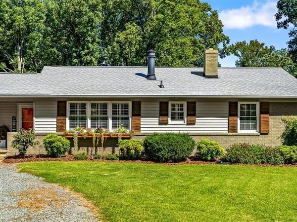 2004 Queens Court , Greensboro, NC 27408