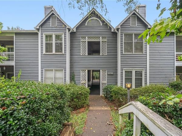 382 Meadows Circle , Winston-Salem, NC 27104
