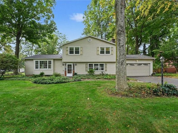 11 Tall Tree Ln, Fairport, NY 14450