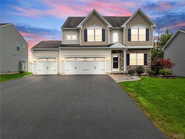 10 Naylor Circle, Baldwinsville, NY 13027