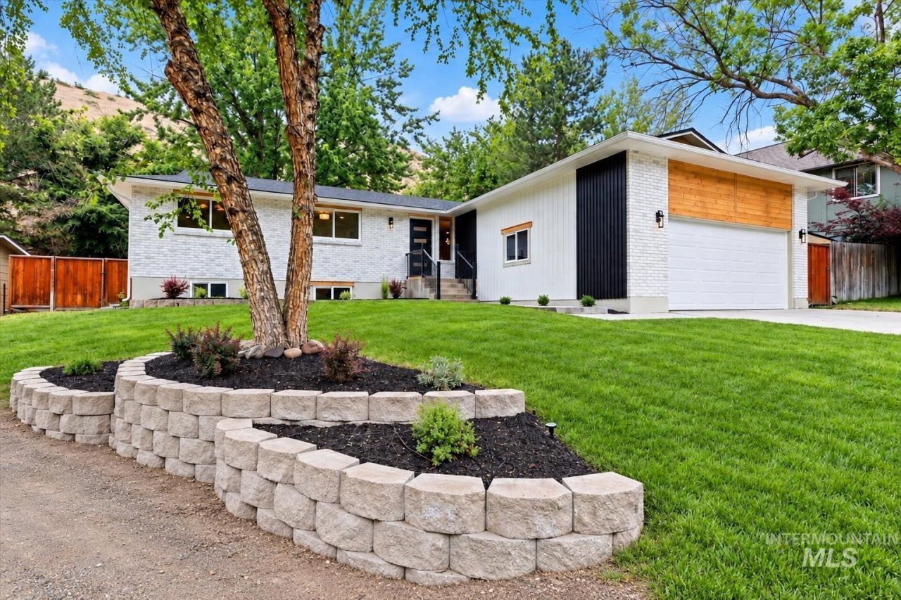 5927 N Collister Dr., Boise, ID 83703 Main Photo