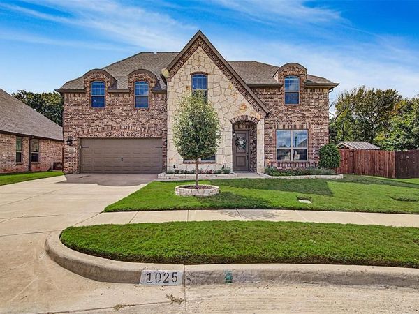 1025 Whitetail Court , Joshua, TX 76058