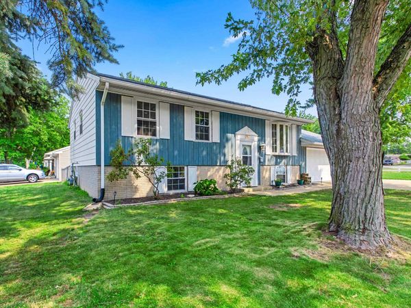 1 DOMINION Court, Pekin, IL 61554