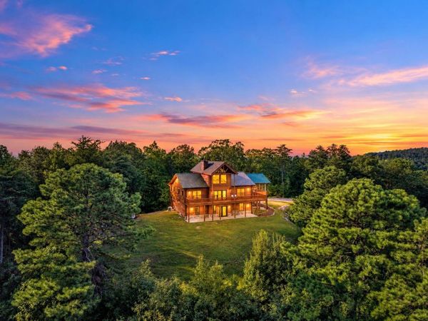 1099 Smithfield Road, Tellico Plains, TN 37385