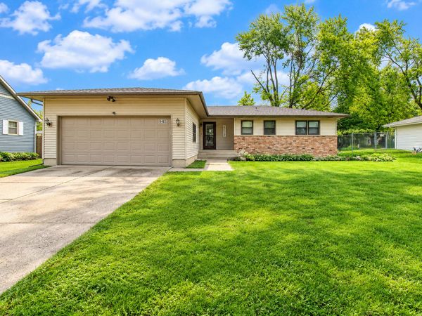 9465 Mckinley Street , Crown Point, IN 46307