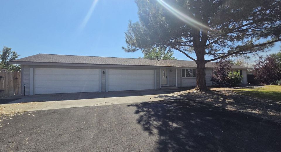 60 Leo Drive, Spanish Springs, NV 89441 Photo