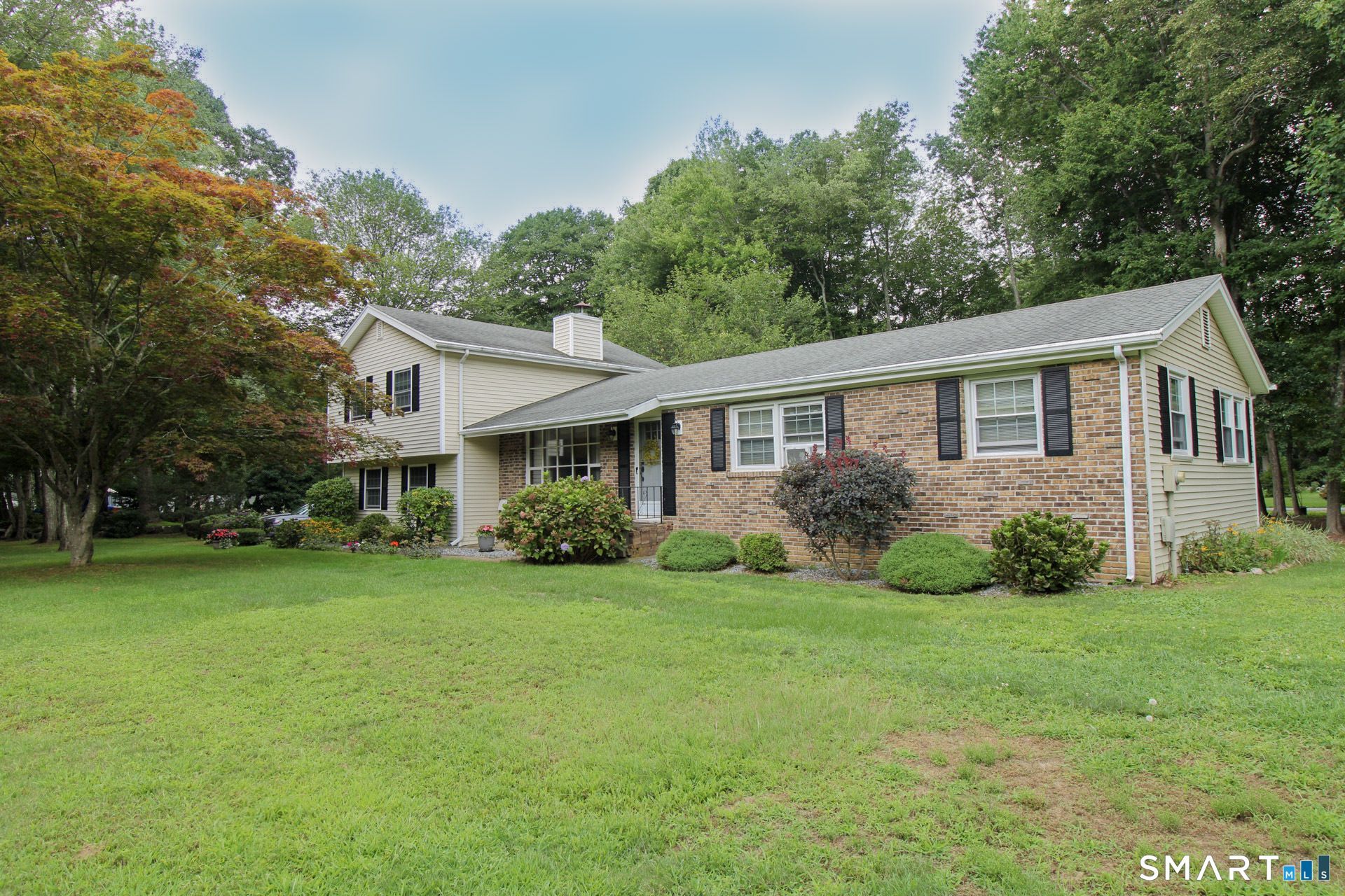 50 Carriage Dr, Clinton, CT 06413 Main Photo