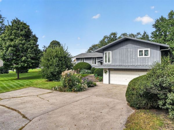 1515 Washington Drive , Vinton, IA 52349