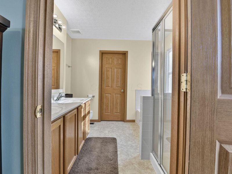 1548 Grove Hill Drive, Columbus, OH 43240 Photo 17
