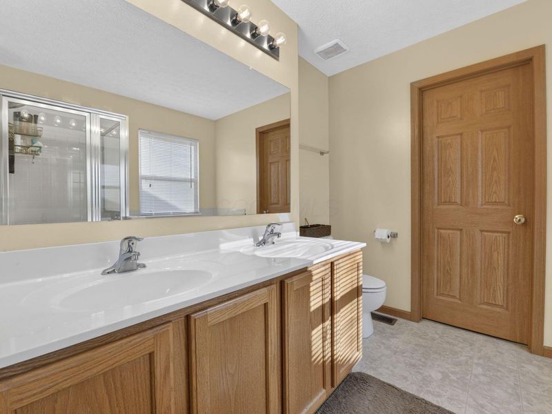 1548 Grove Hill Drive, Columbus, OH 43240 Photo 18
