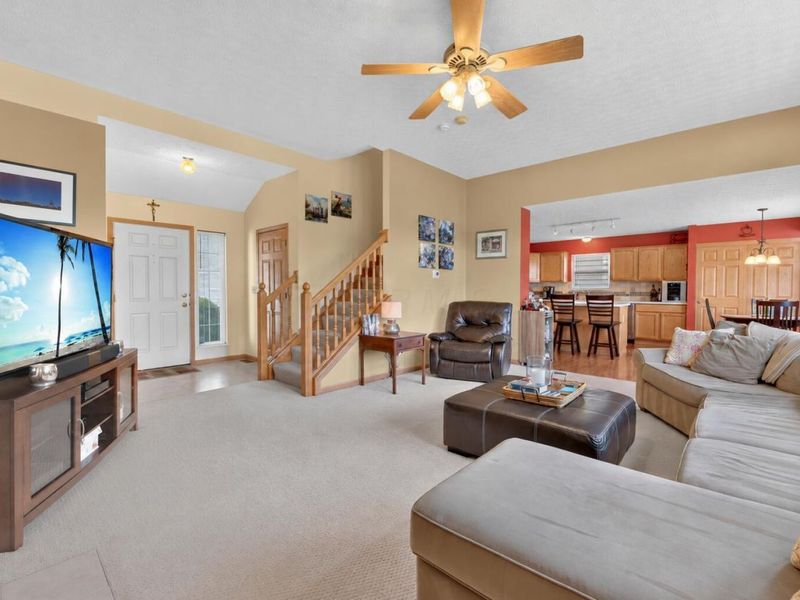 1548 Grove Hill Drive, Columbus, OH 43240 Photo 4