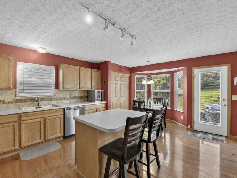 1548 Grove Hill Drive, Columbus, OH 43240 Photo 5