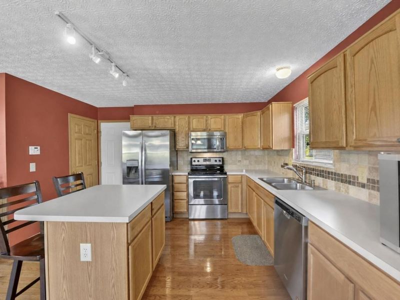 1548 Grove Hill Drive, Columbus, OH 43240 Photo 7