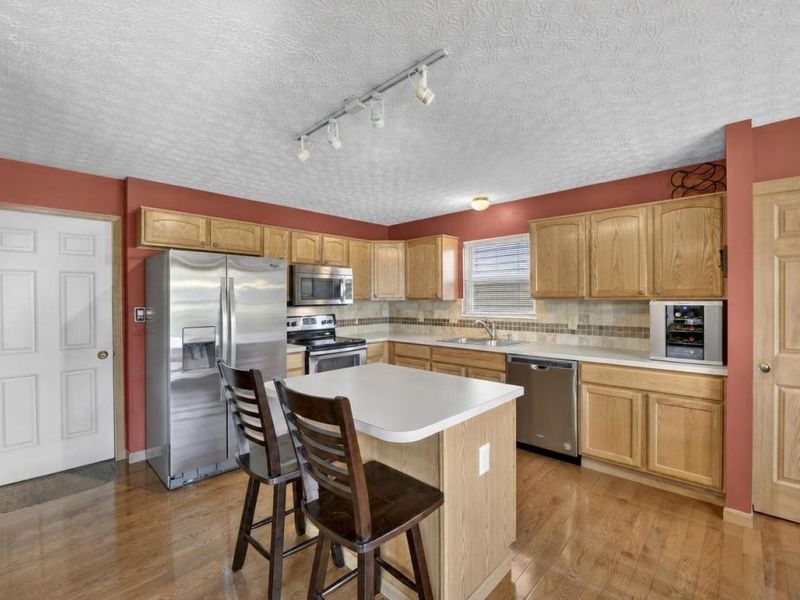 1548 Grove Hill Drive, Columbus, OH 43240 Photo 9
