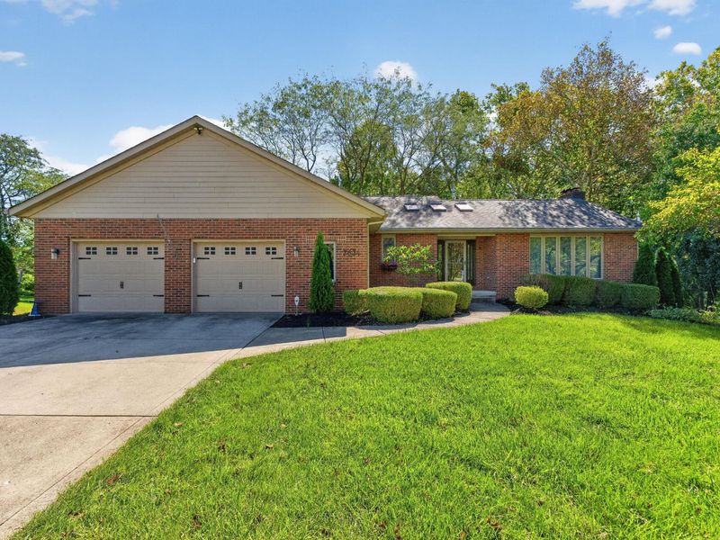 7634 Heatherwood Drive NW, Canal Winchester, OH 43110 Photo 2