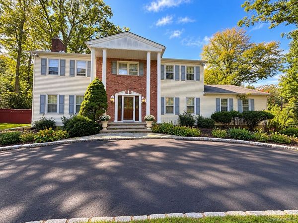 39 Orchard Court, Woodbury, NY 11797