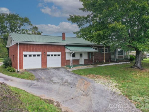 22 Madrid Lane, Hendersonville, NC 28792
