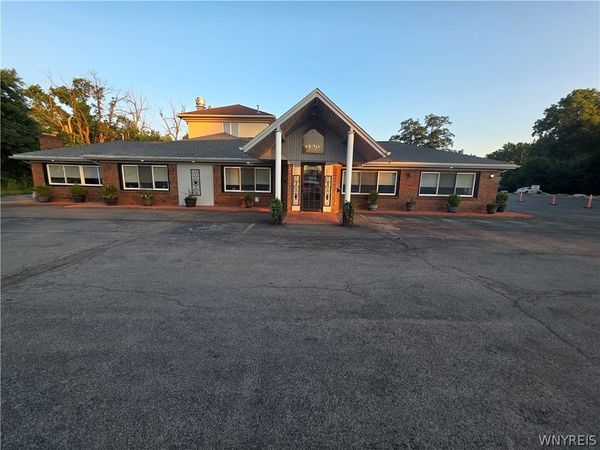 9415 Main Street , Clarence, NY 14031