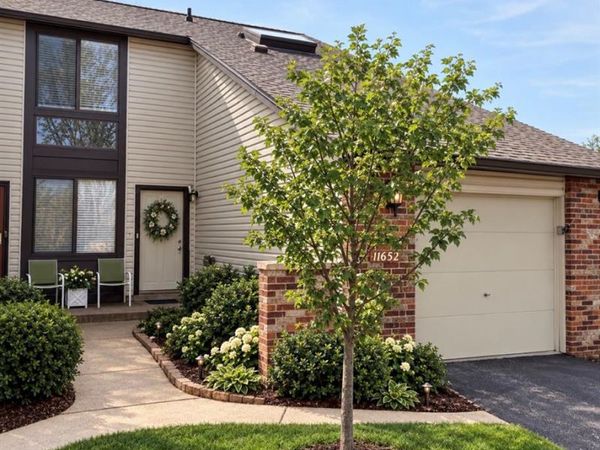 11652 Cedar Walk Drive, Maryland Heights, MO 63146