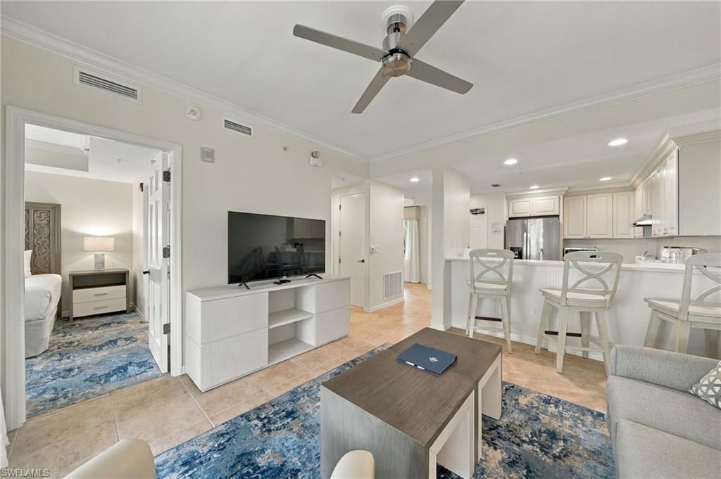 221 9th St S, Unit 219, Naples, FL 34102 Photo