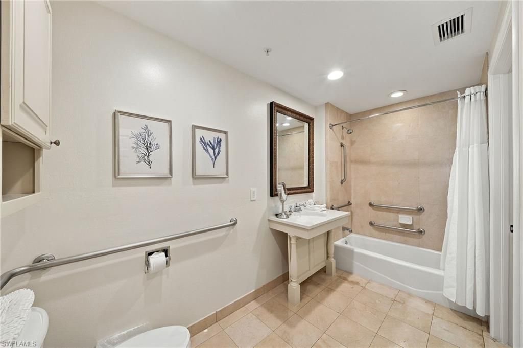 221 9th St S, Unit 219, Naples, FL 34102 Photo