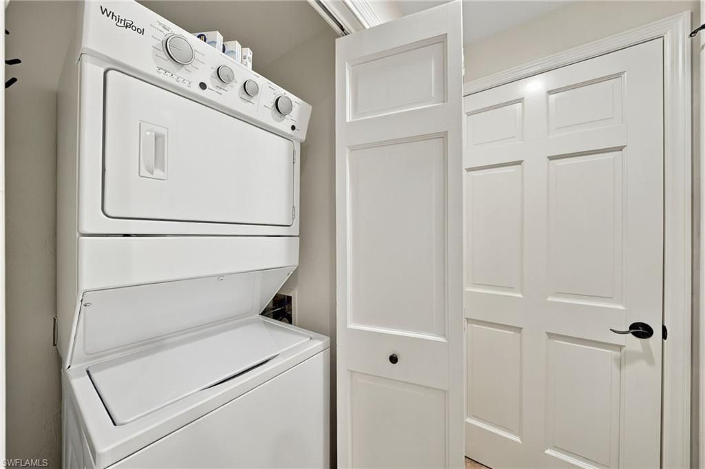 221 9th St S, Unit 219, Naples, FL 34102 Photo