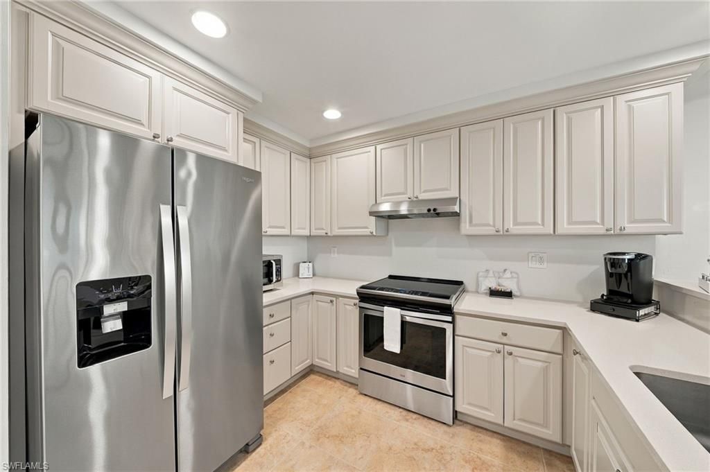 221 9th St S, Unit 219, Naples, FL 34102 Photo