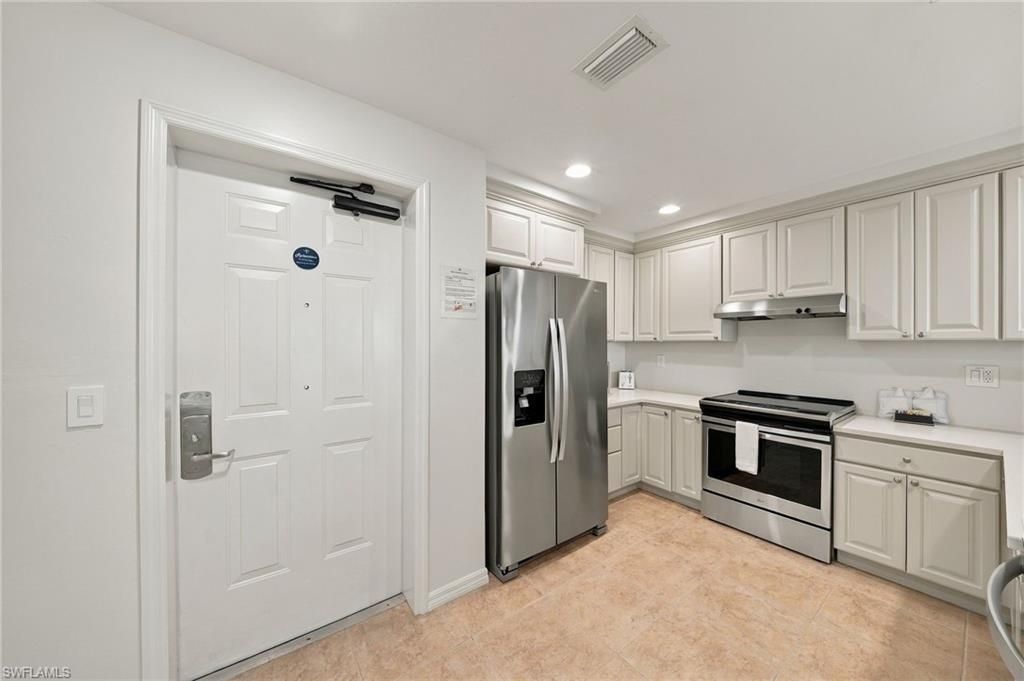 221 9th St S, Unit 219, Naples, FL 34102 Photo