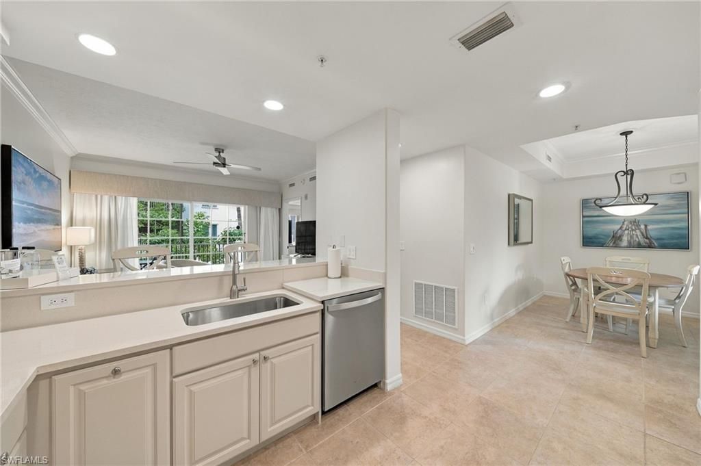 221 9th St S, Unit 219, Naples, FL 34102 Photo