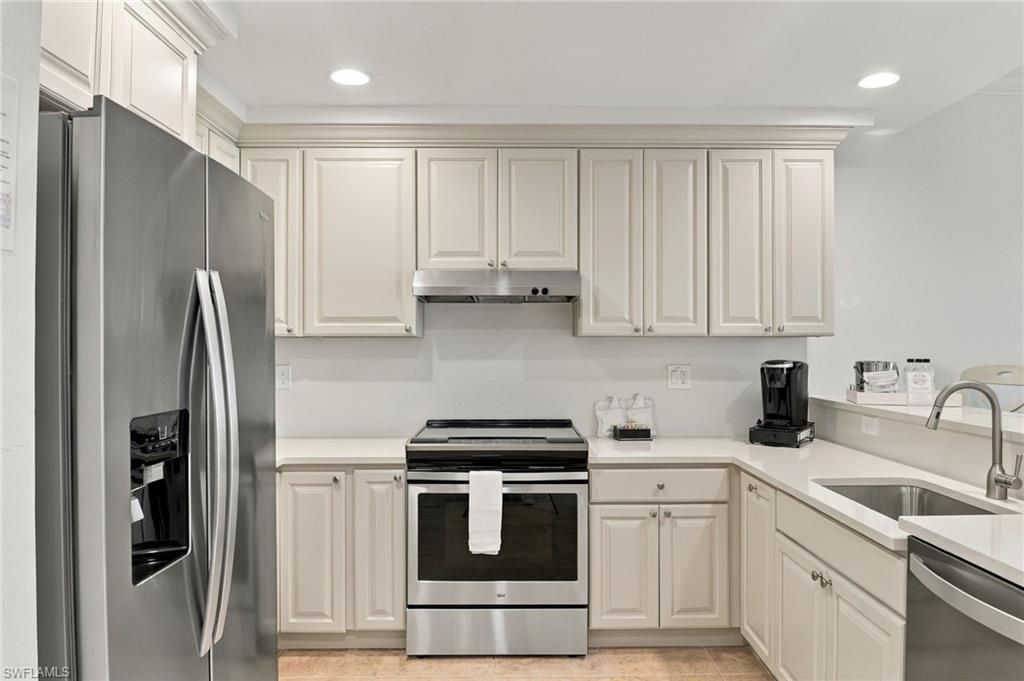 221 9th St S, Unit 219, Naples, FL 34102 Photo
