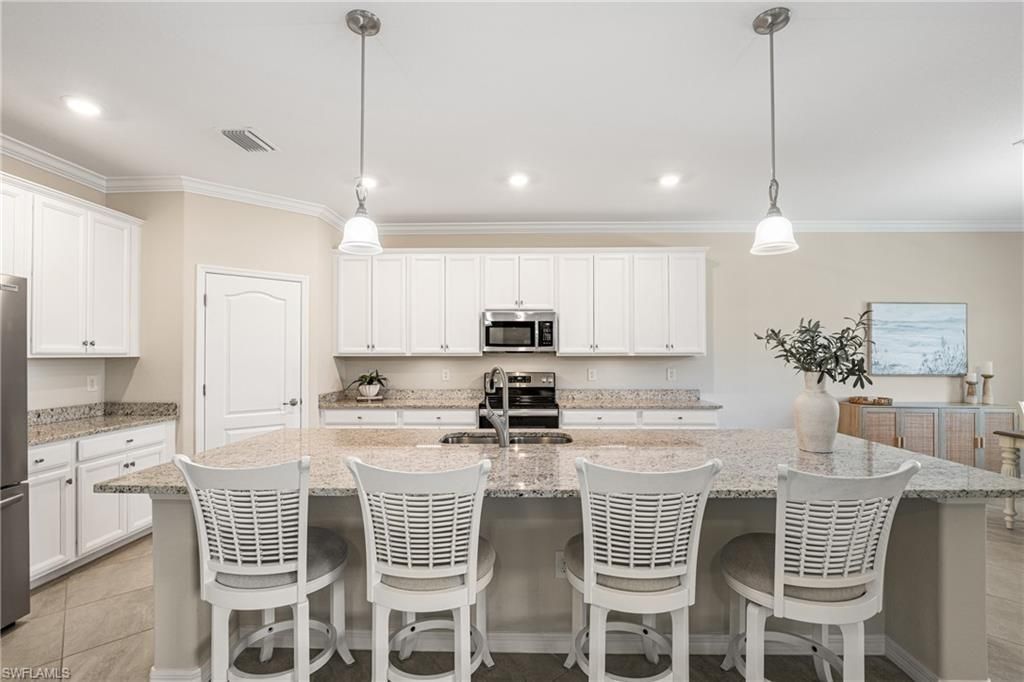 17620 Kinzie Ln, Estero, FL 33928 Photo