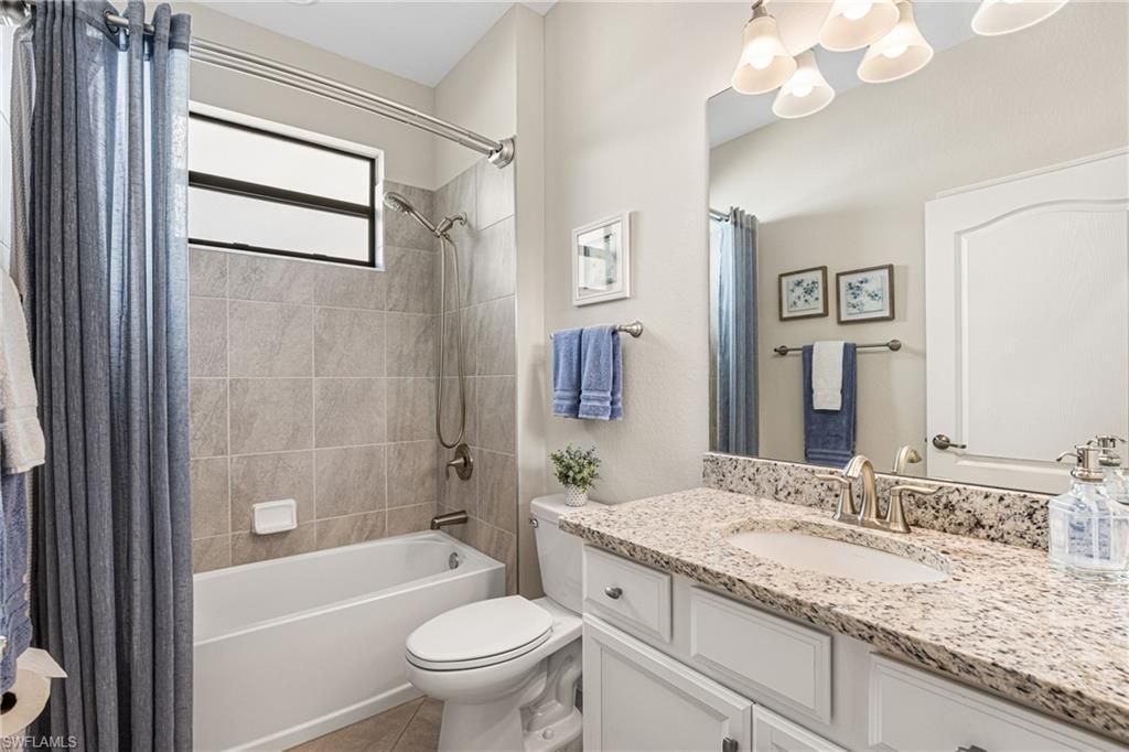 17620 Kinzie Ln, Estero, FL 33928 Photo
