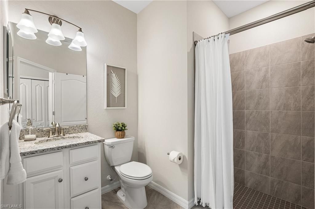 17620 Kinzie Ln, Estero, FL 33928 Photo