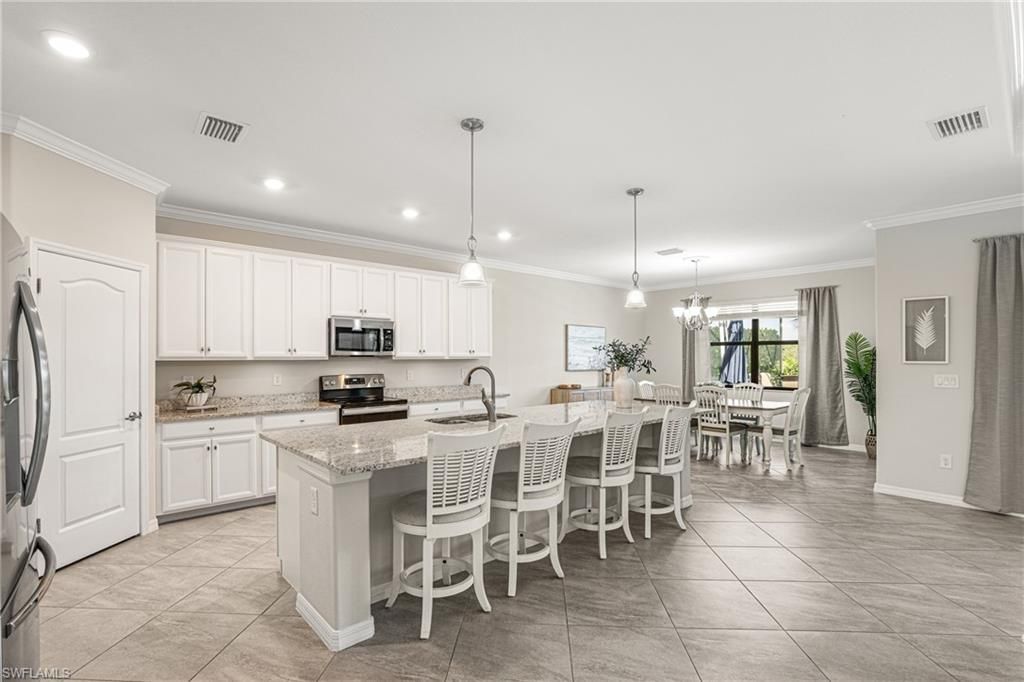 17620 Kinzie Ln, Estero, FL 33928 Photo