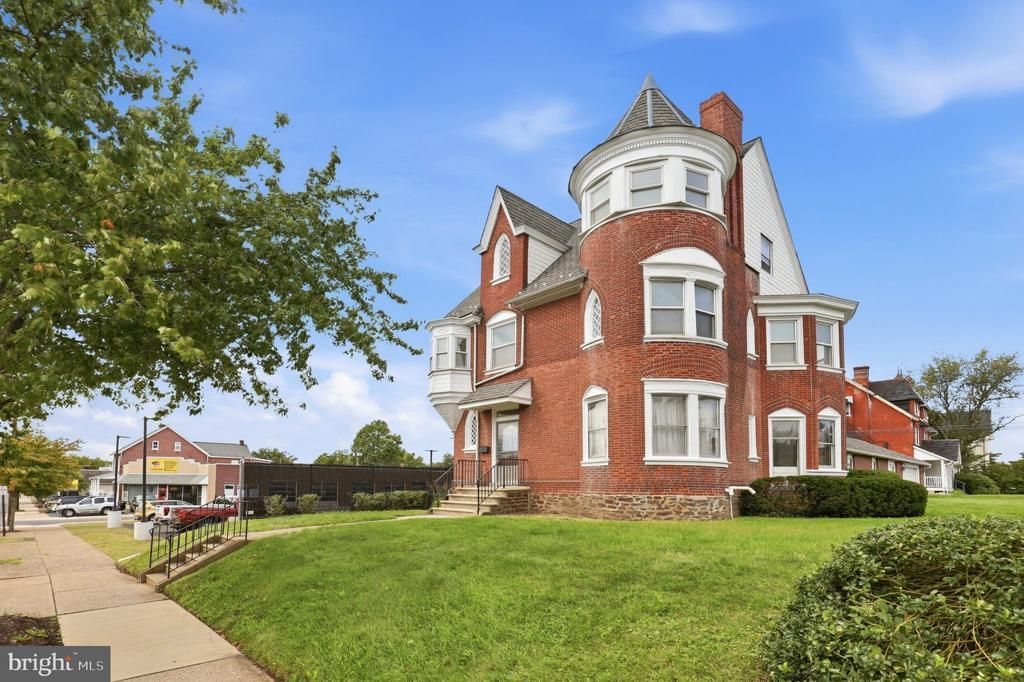300 S BROAD STREET, LANSDALE, PA 19446