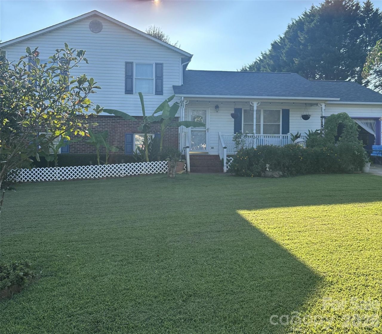 938 Lyndsey Brooke Court, Lincolnton, NC 28092 Main Photo