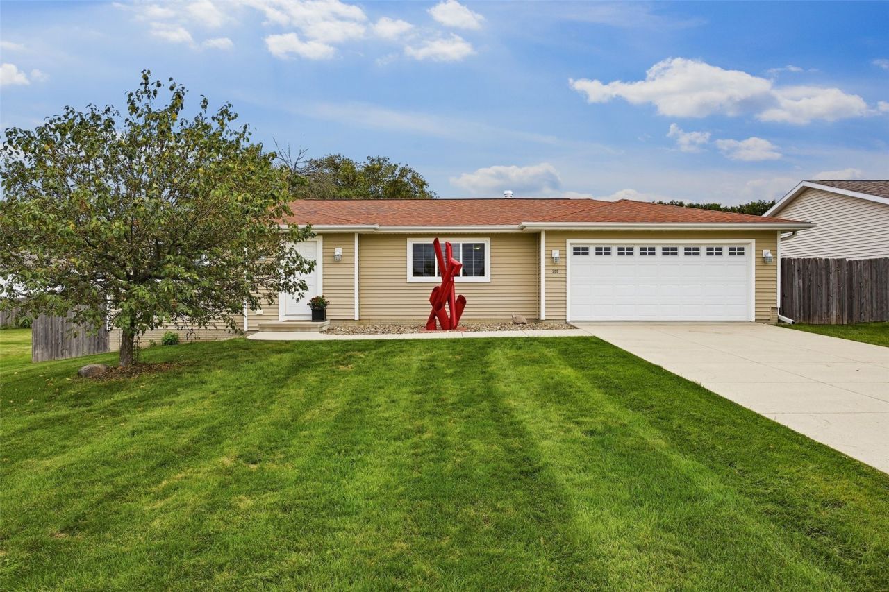255 S 21st Street Court, Marion, IA 52302 Main Photo