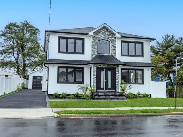 19 Nevada Street , Hicksville, NY 11801