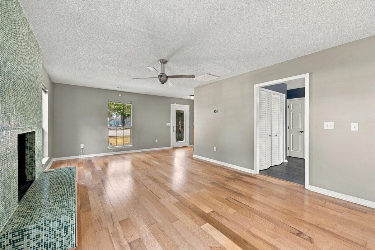 8535 Randall Court Photo 6