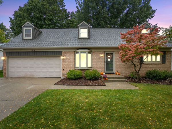 2531 Longmeadow Street NW, Grand Rapids, MI 49504