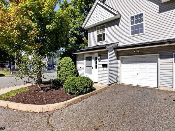 4 Star Lake Rd, Bloomingdale, NJ 07403