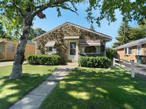 5751 N Dexter AVENUE, Glendale, WI 53209