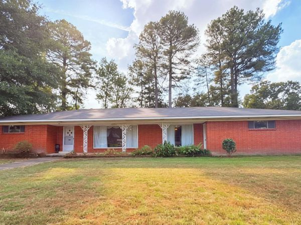 417 W Fourth Street , Lonoke, AR 72086