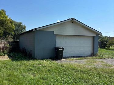 3210 V Avenue , Columbus, OH 43207