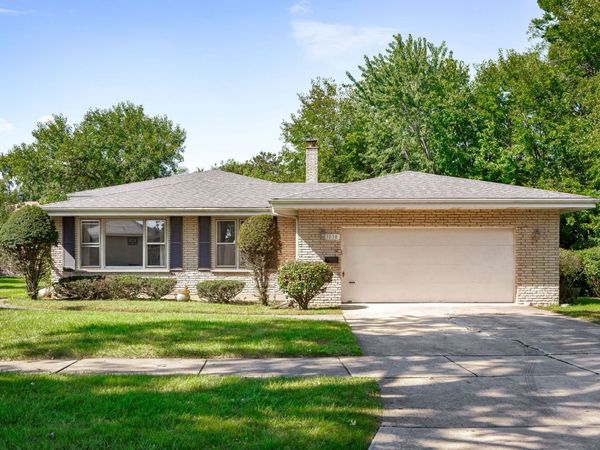 1038 S Sunset Avenue, Elmhurst, IL 60126